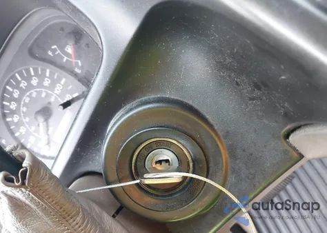 2000 Toyota Sienna Xle z USA, uszkodzony, nr VIN 4T3ZF13C8YU318425